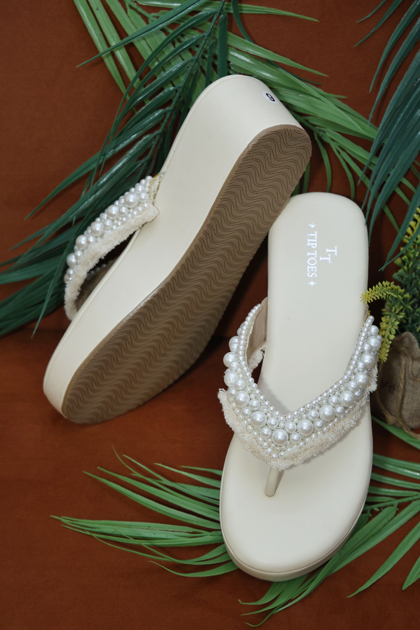 V-shape Pearl wedges TT86