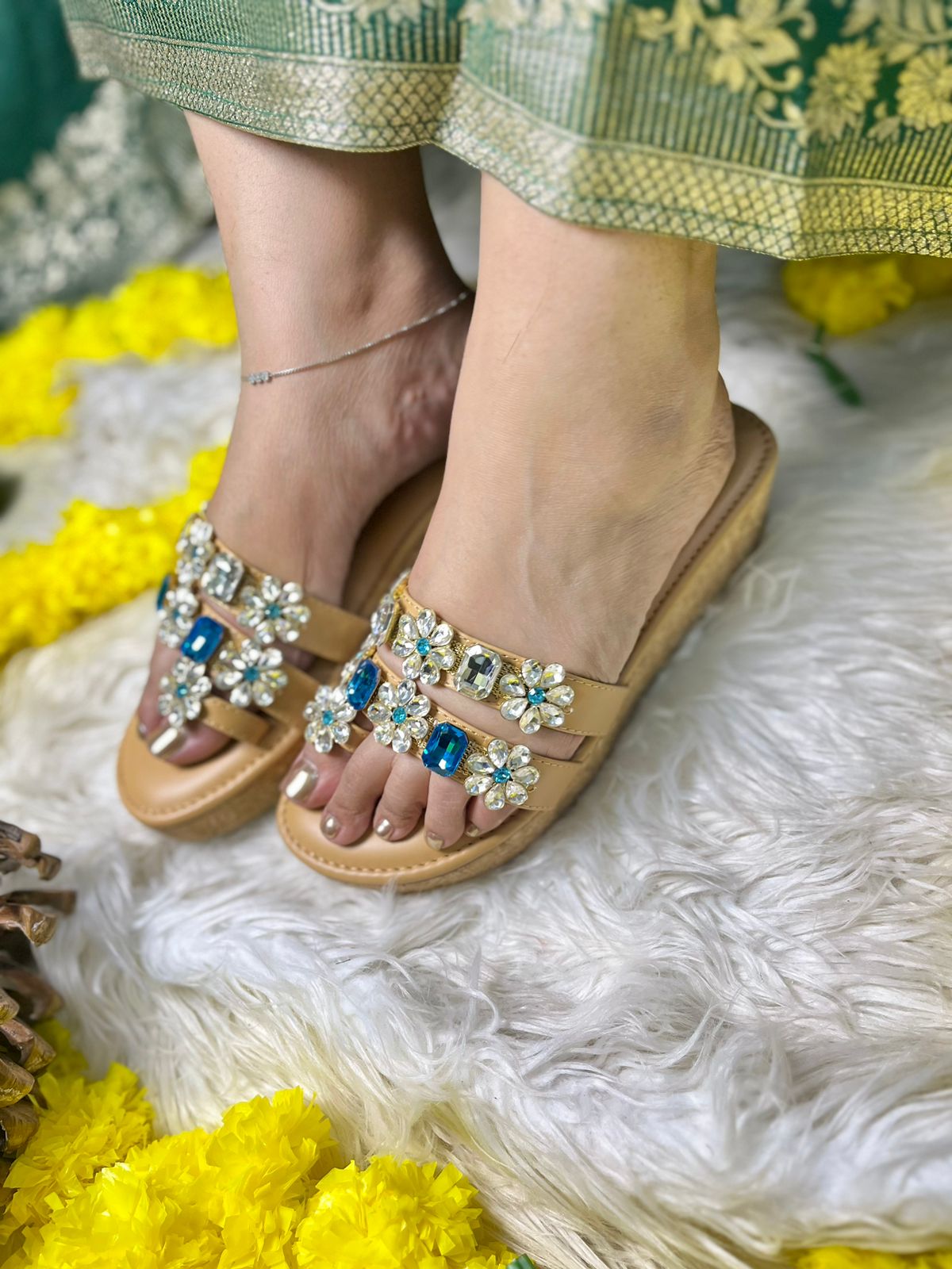Elegant Wedge with Flower Work TT170