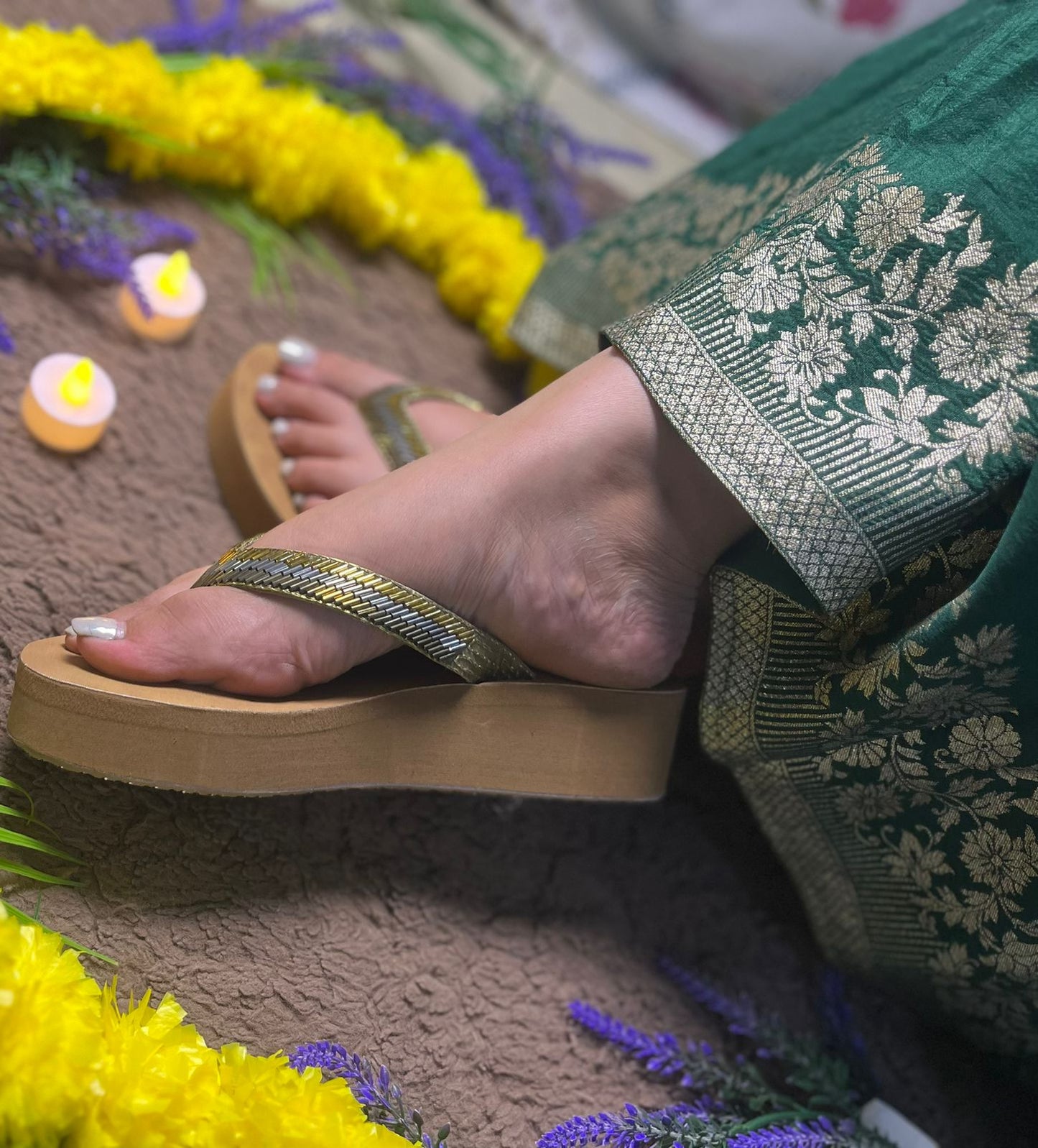 Golden silver V-shape Wedges TT156