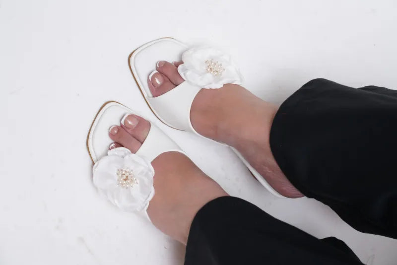 Elegant Floral White Blossom Heel TT147