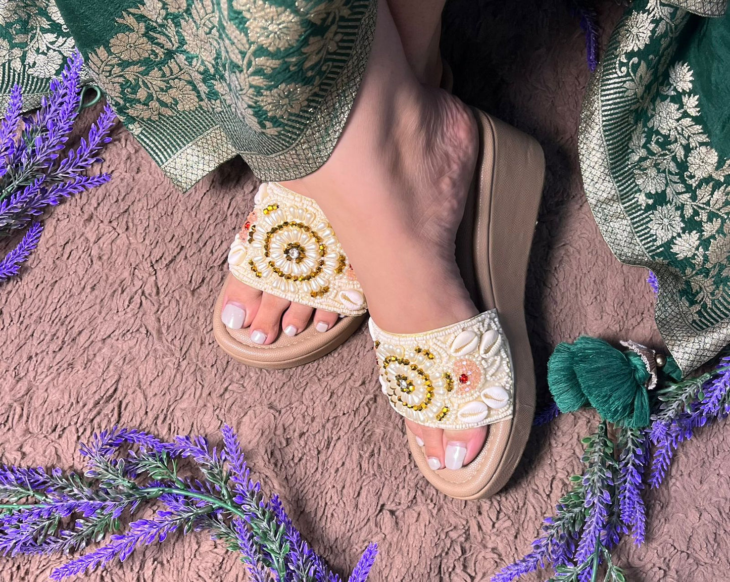 Elegant White Wedges TT163